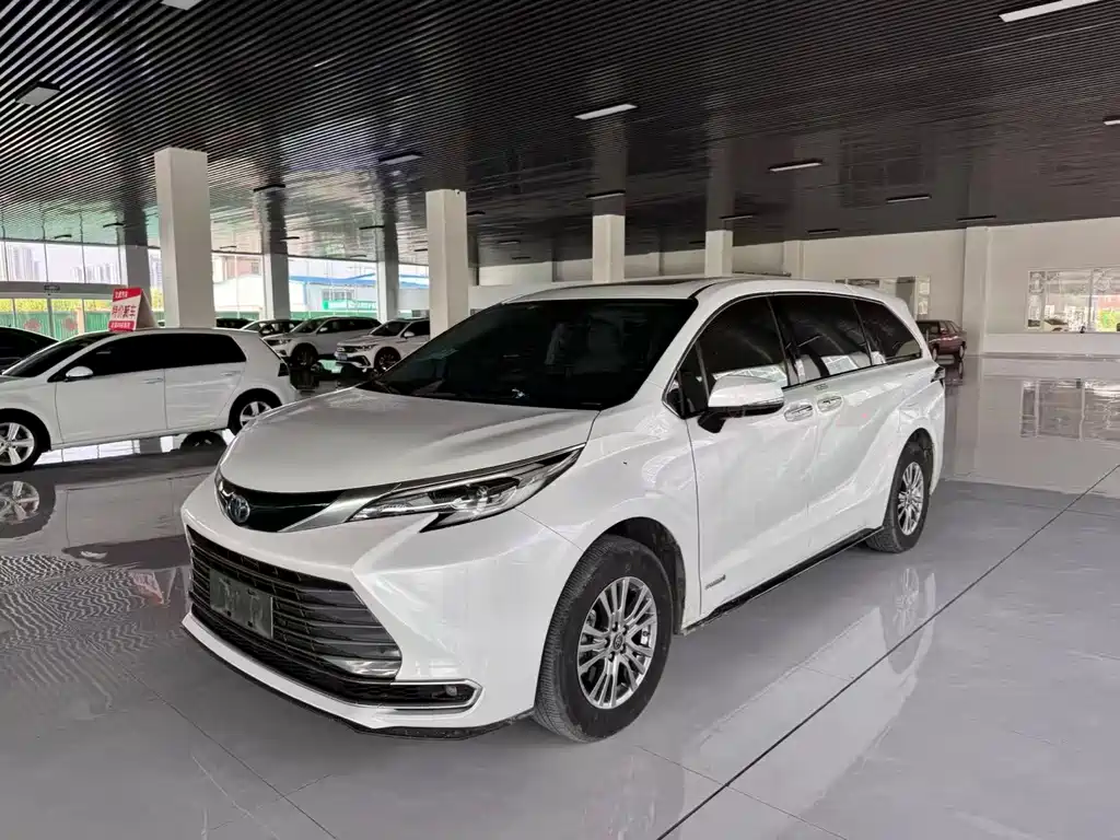 Toyota Sienna 2022 — фото 2