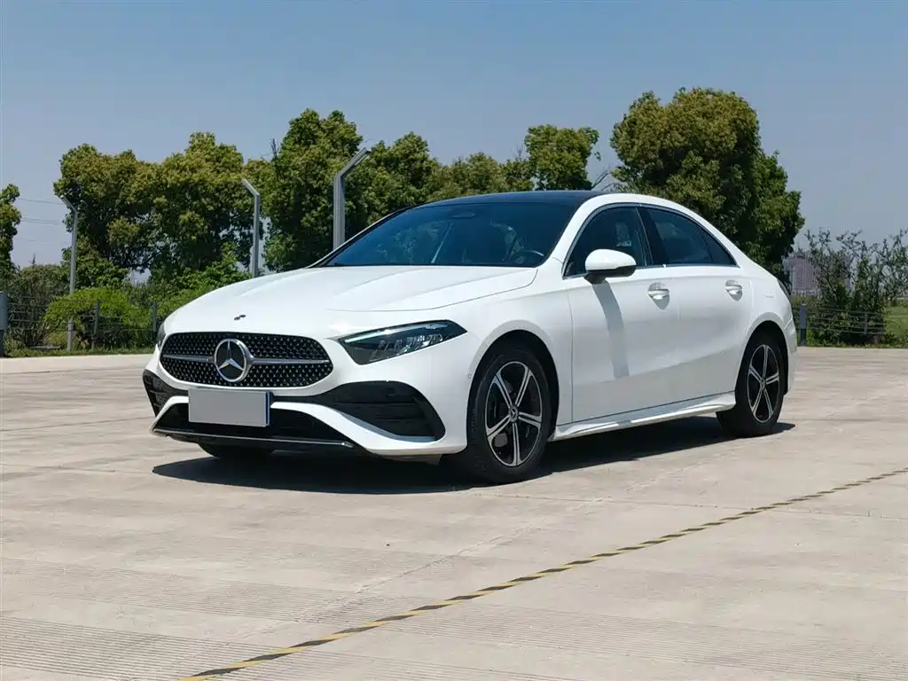Mercedes-Benz A-Class 2024 — фото 2