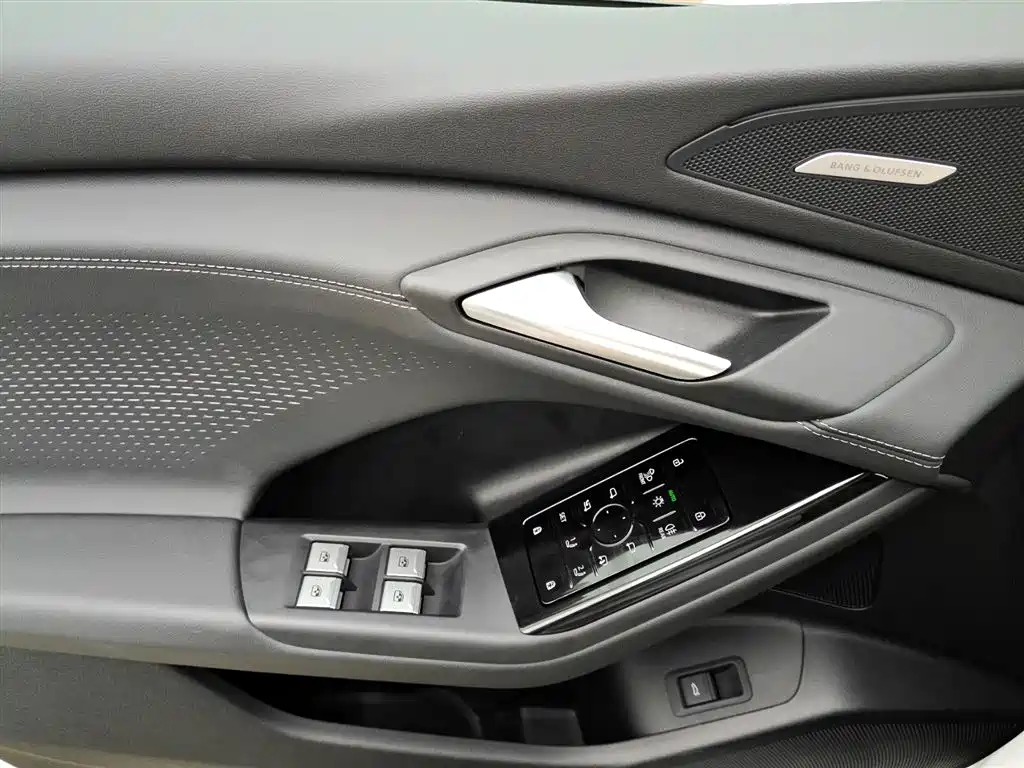 Audi Q6L e-tron 2025 — фото 8