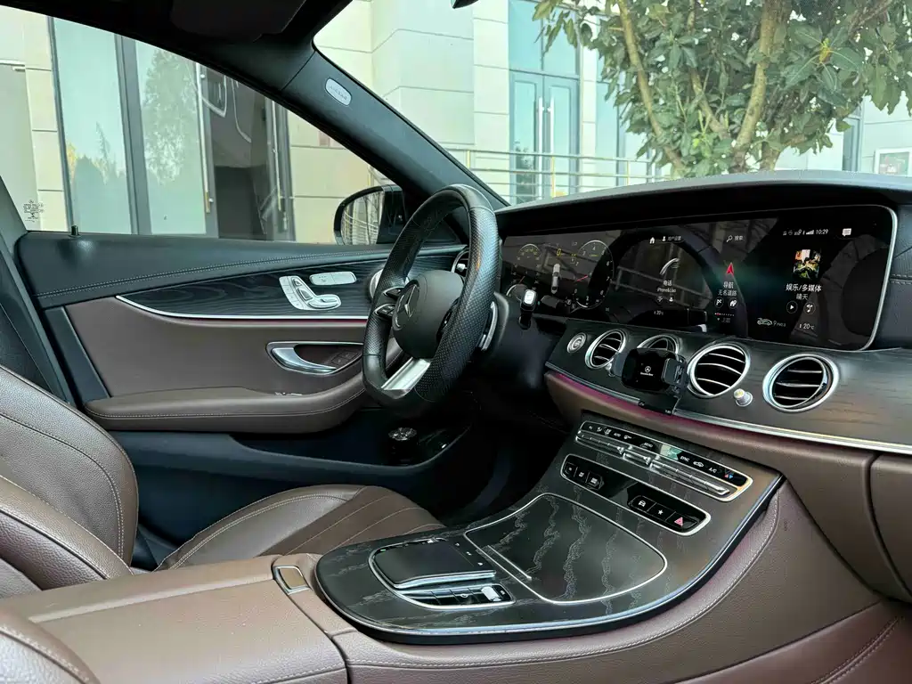 Mercedes-Benz E-Class 2023 — фото 12