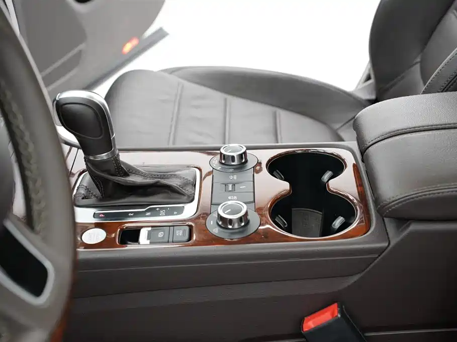 Volkswagen Touareg 2015 — фото 29