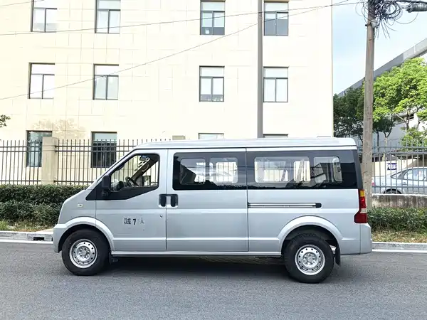 Dongfeng Xiaokang C37 2015
