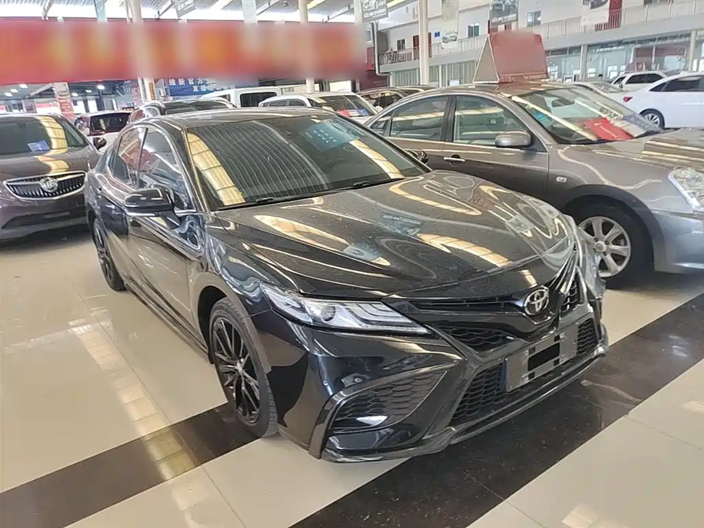 Toyota Camry 2023 — фото 4