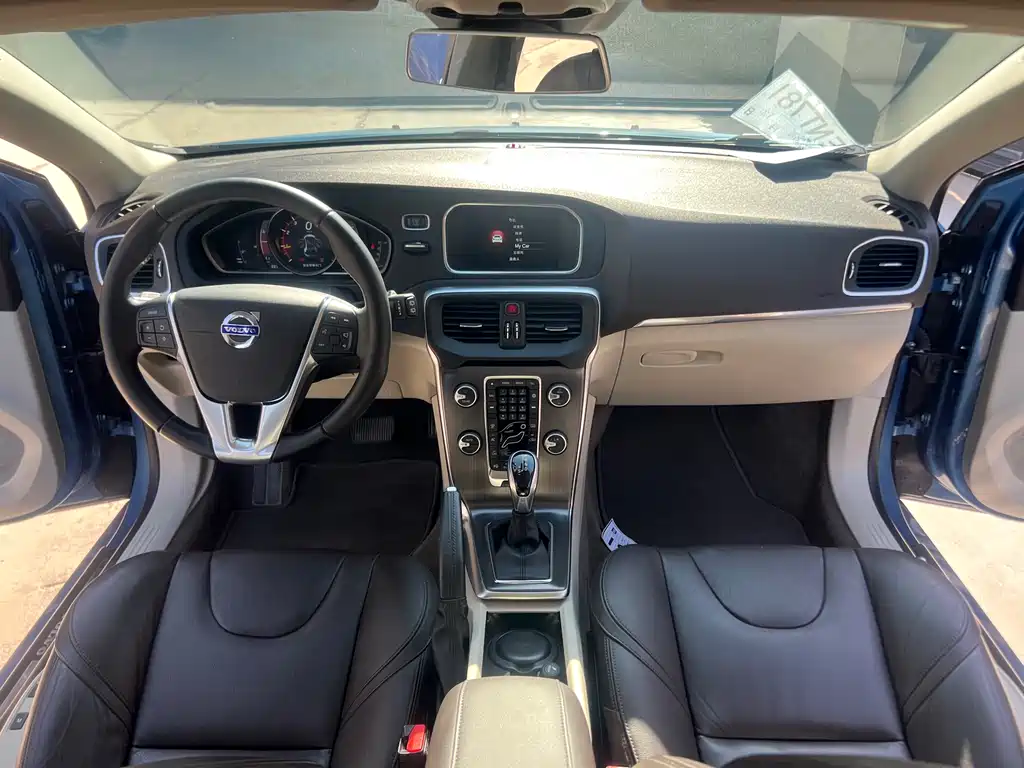 Volvo V40 2016 — фото 19