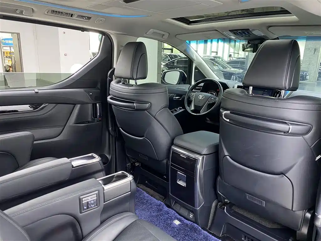 Toyota Vellfire 2023 — фото 11