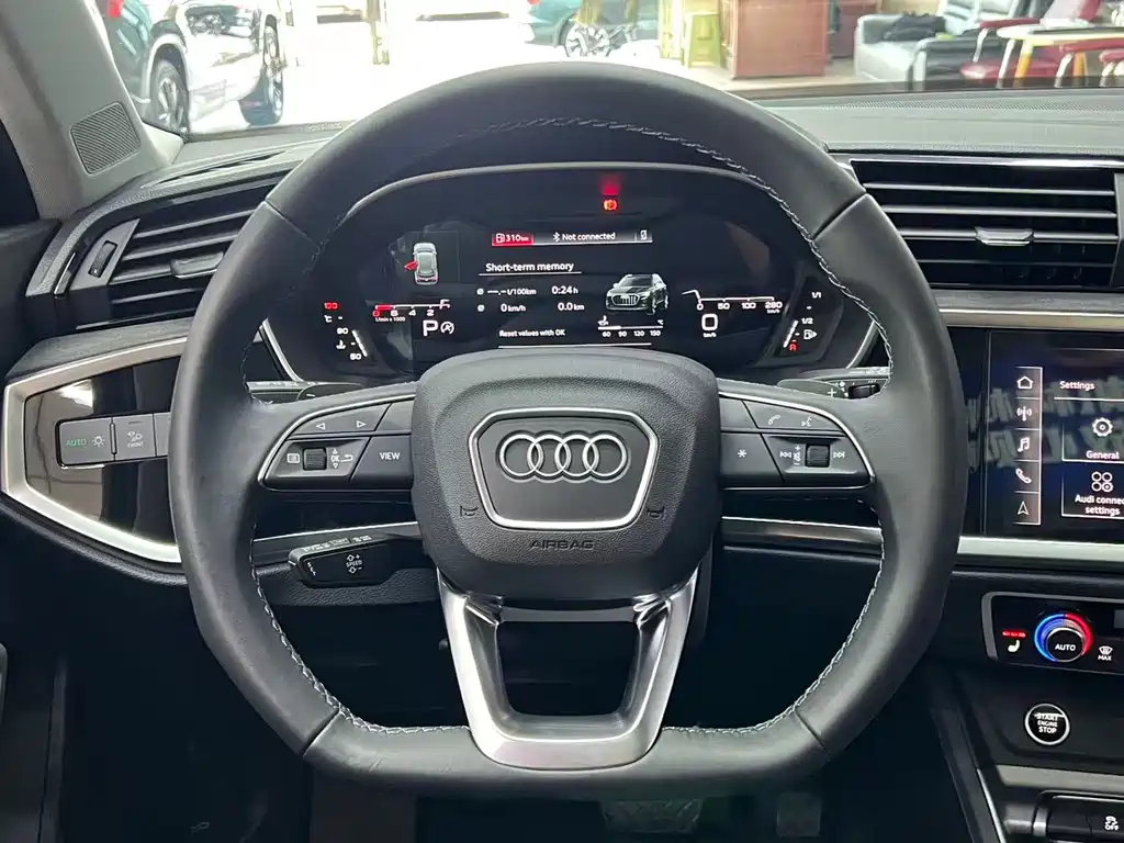 Audi Q3 2023 — фото 10