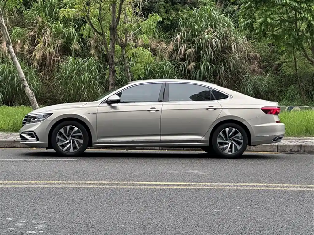 Volkswagen Passat New Energy 2020 — фото 23