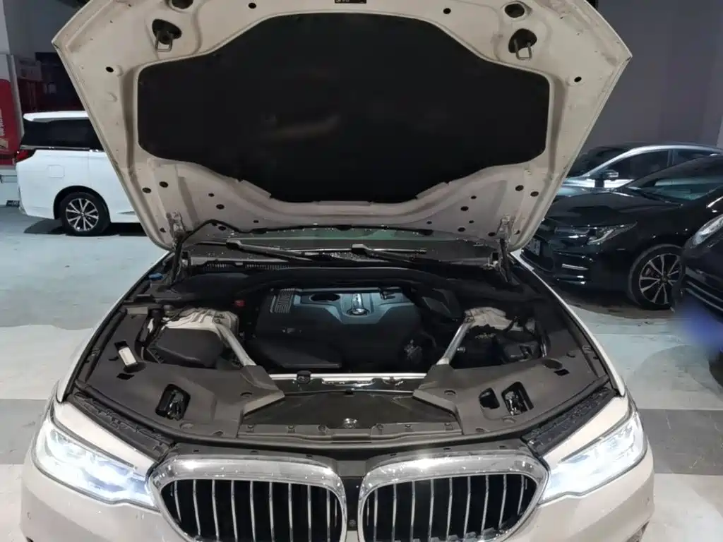 BMW 5 Series 2018 — фото 20