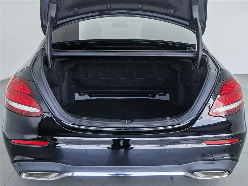 Mercedes-Benz E-Class 2018 — фото 16