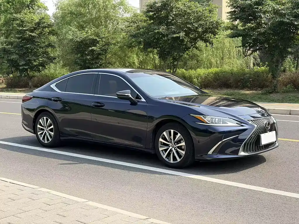 Lexus ES 2018 — фото 2