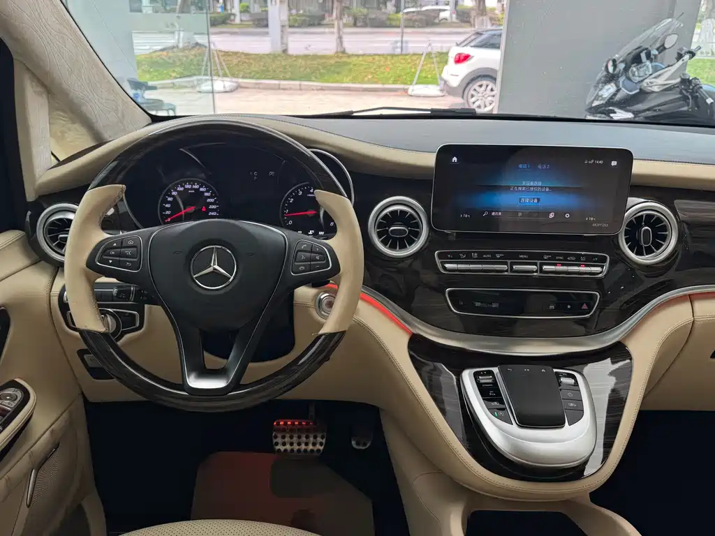 Mercedes-Benz V-Class 2021 — фото 16