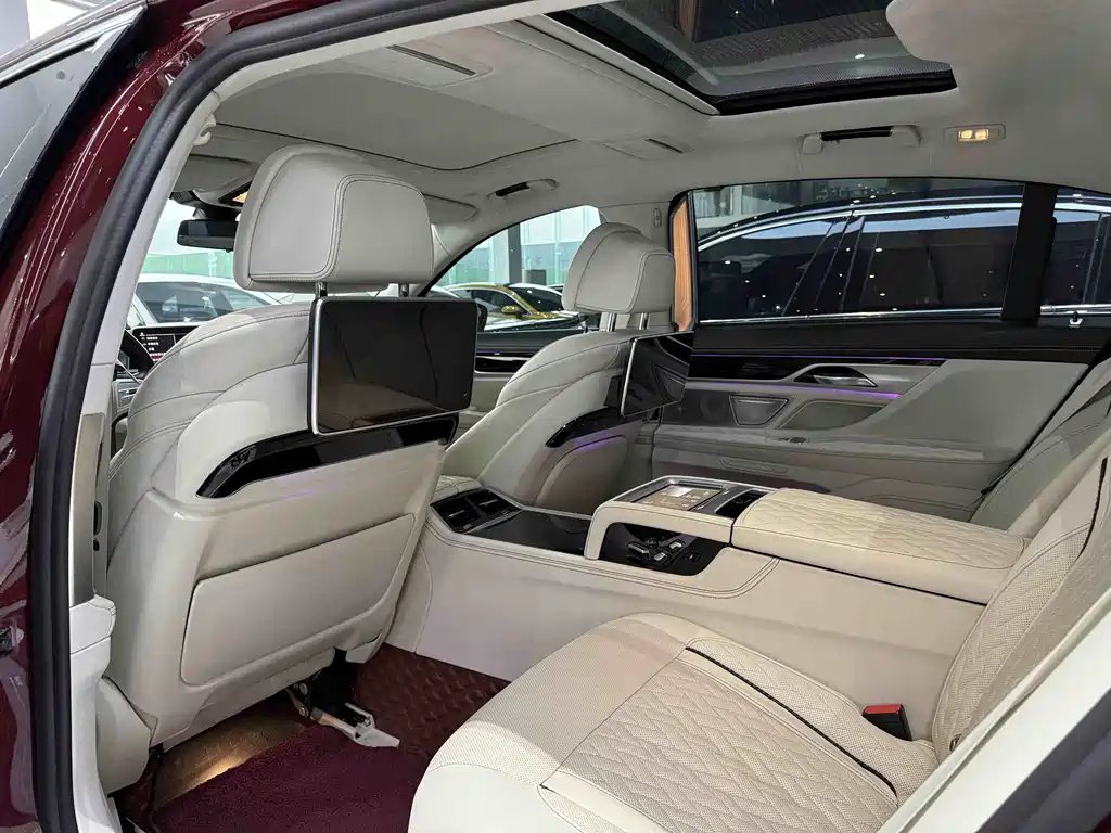 BMW 7 Series 2021 — фото 12