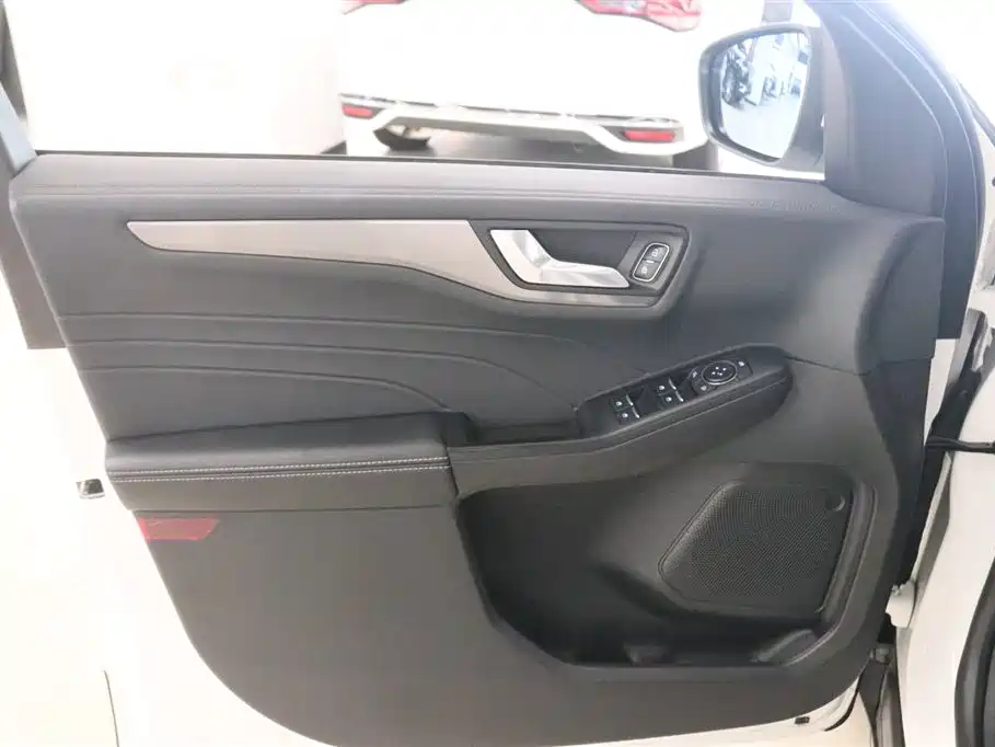 Ford Escape 2021 — фото 11