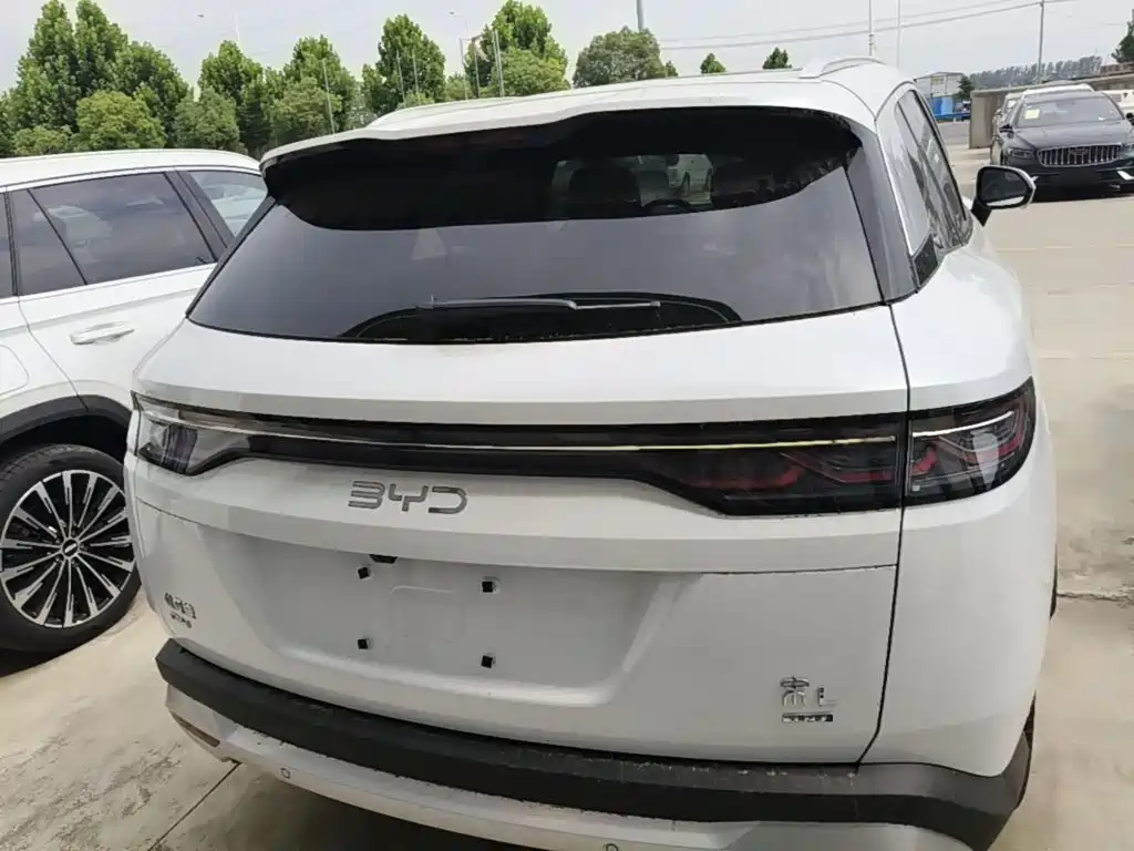 BYD L DM-i 2026 — фото 6