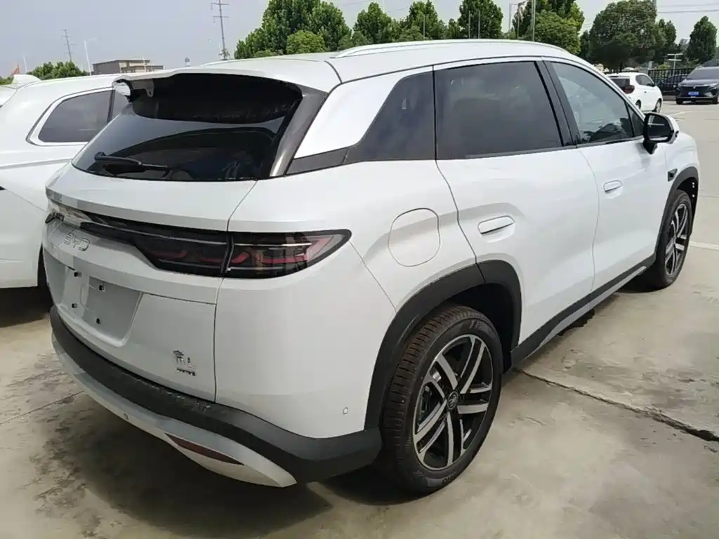 BYD L DM-i 2026 — фото 7