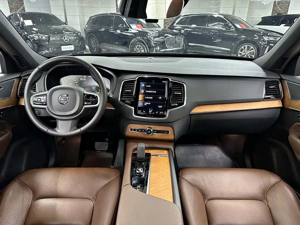 Volvo XC90 2022 — фото 17