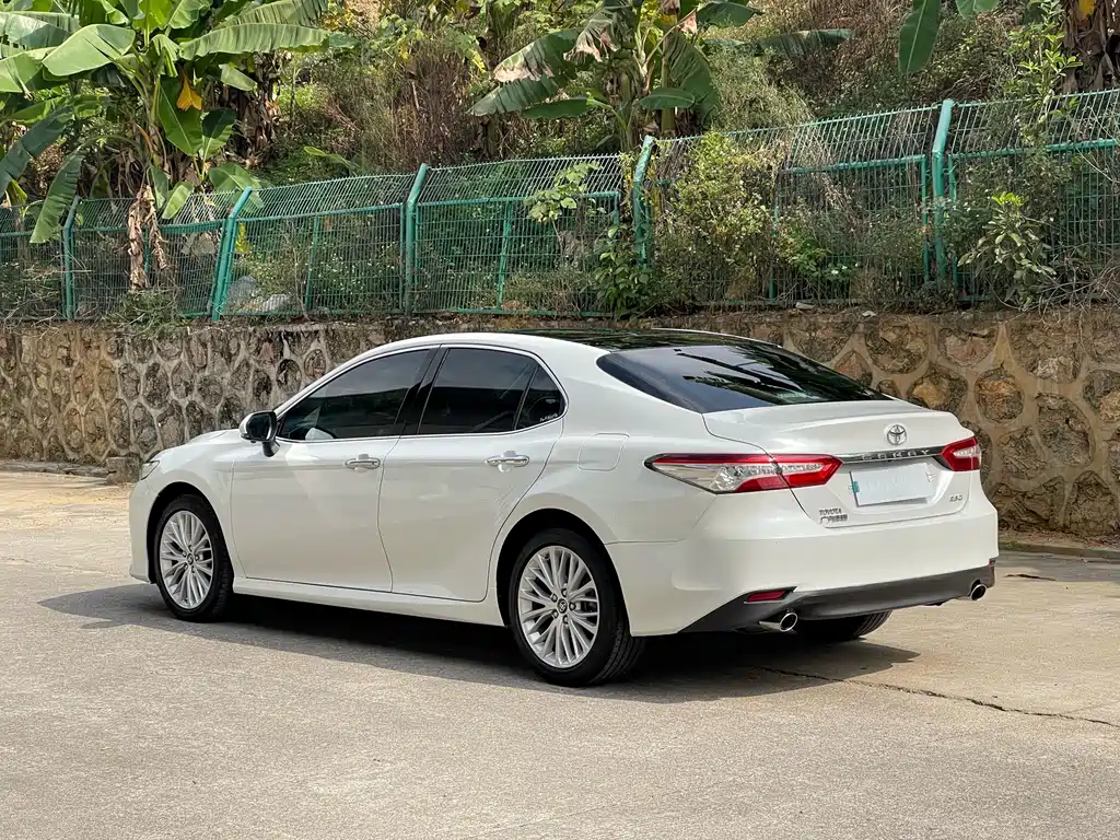 Toyota Camry 2019 — фото 7