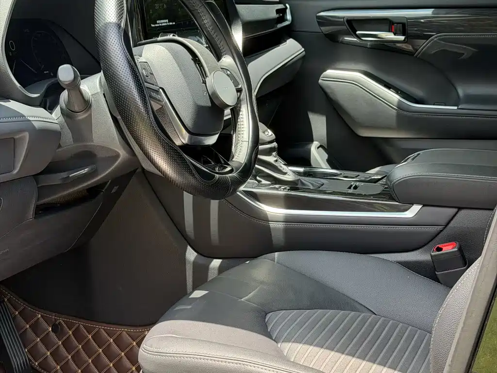 Toyota Crown Kluger 2023 — фото 36