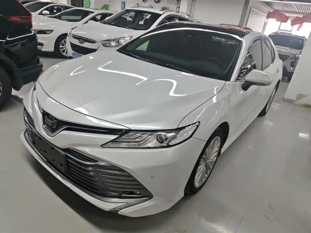 Toyota Camry 2021 — фото 1