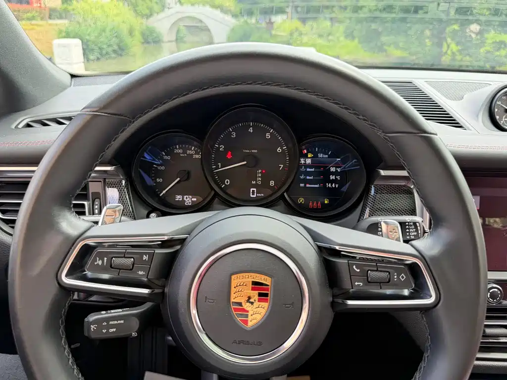 Porsche Macan 2022 — фото 18