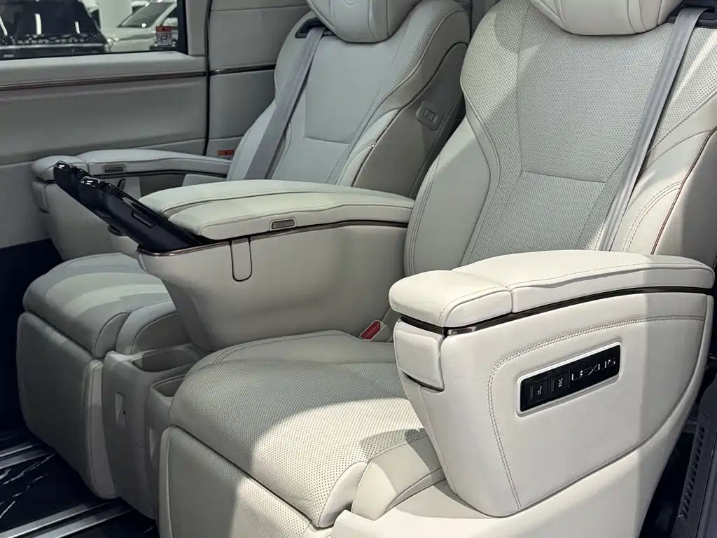 Lexus LM 2024 — фото 17