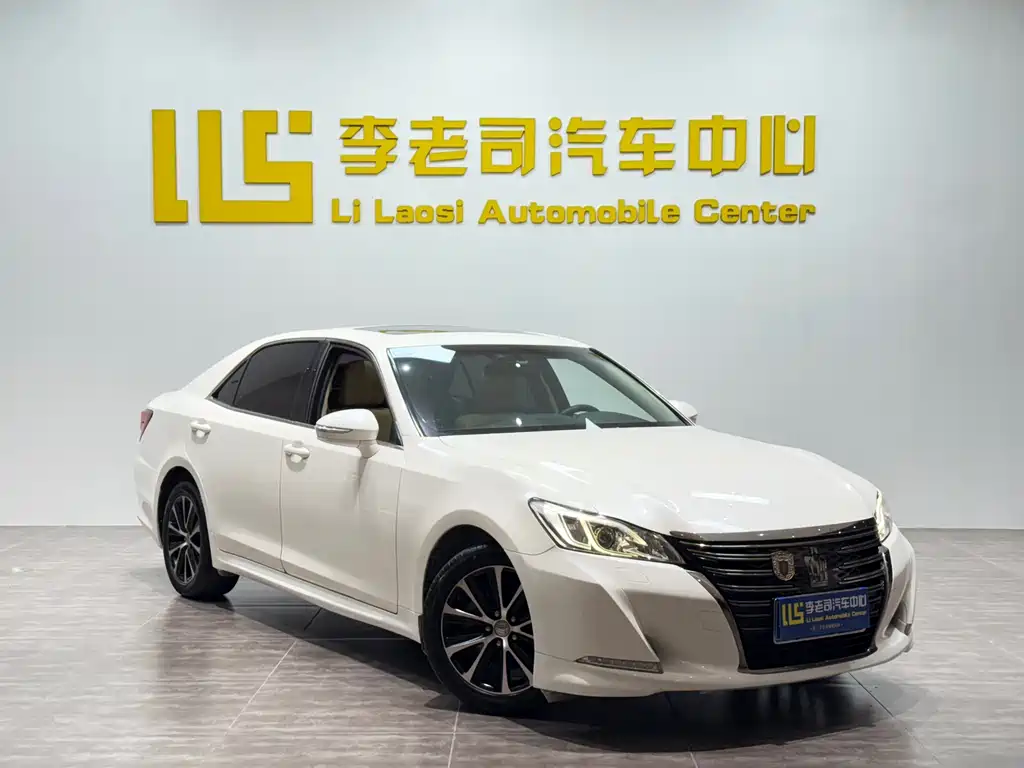 Toyota Crown 2018 — фото 3