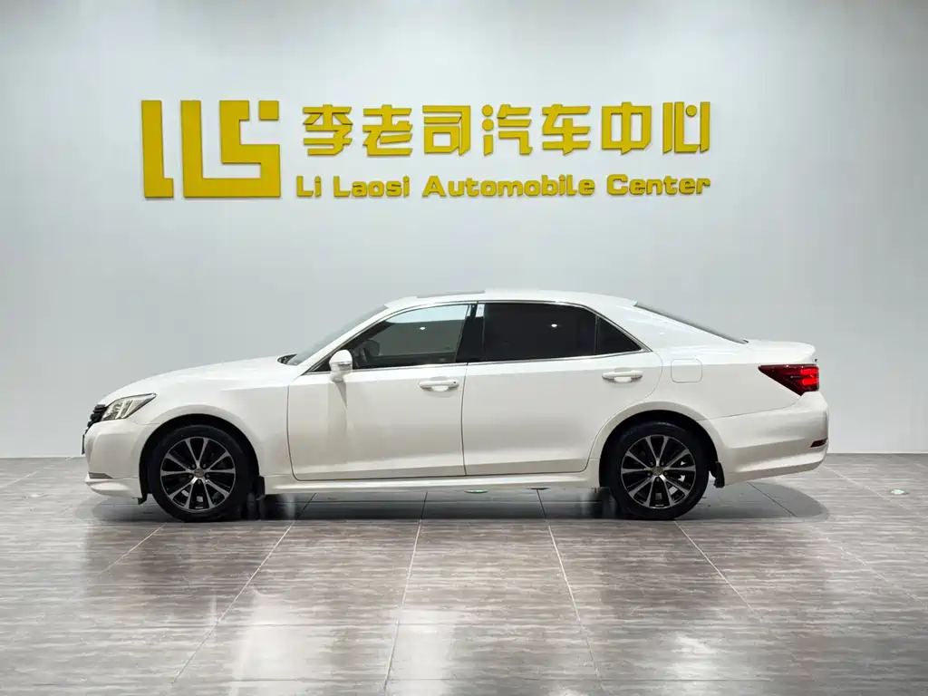 Toyota Crown 2018 — фото 4