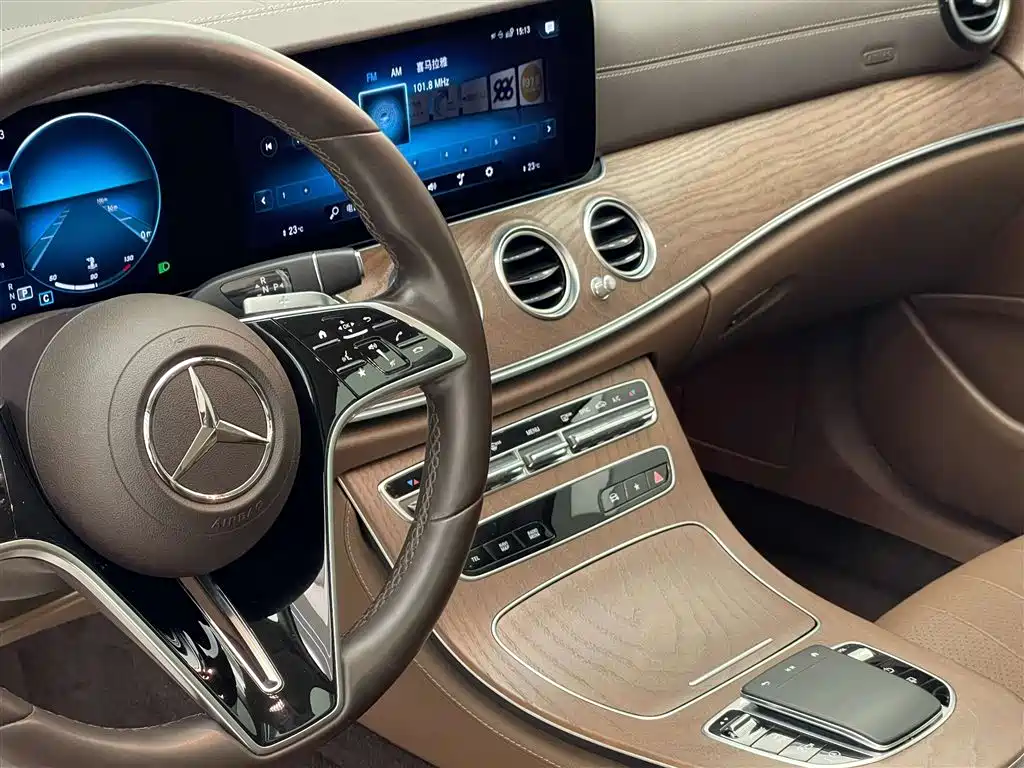 Mercedes-Benz E-Class 2022 — фото 14