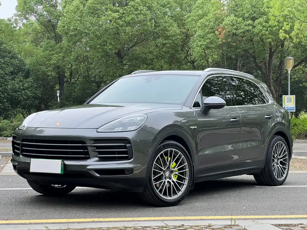 Porsche Cayenne Hybrid 2021