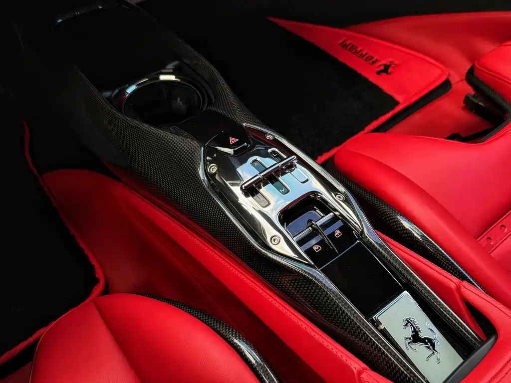 Ferrari SF90 2021 — фото 19