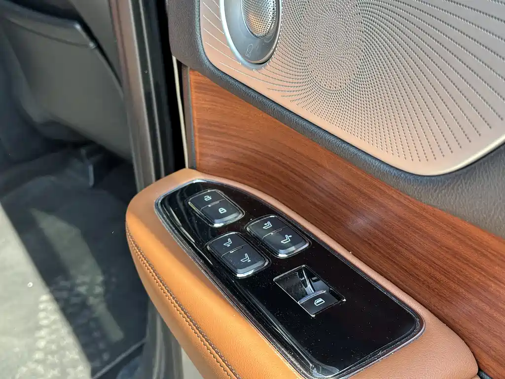Lincoln Navigator 2020 — фото 24