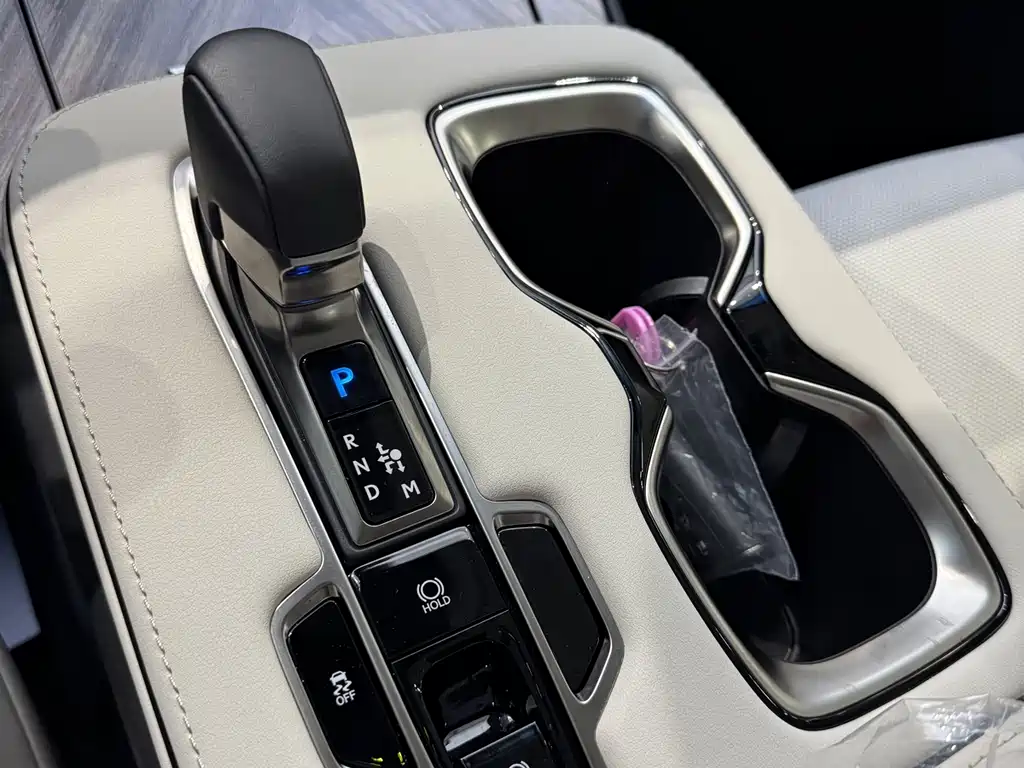 Lexus LM 2024 — фото 14