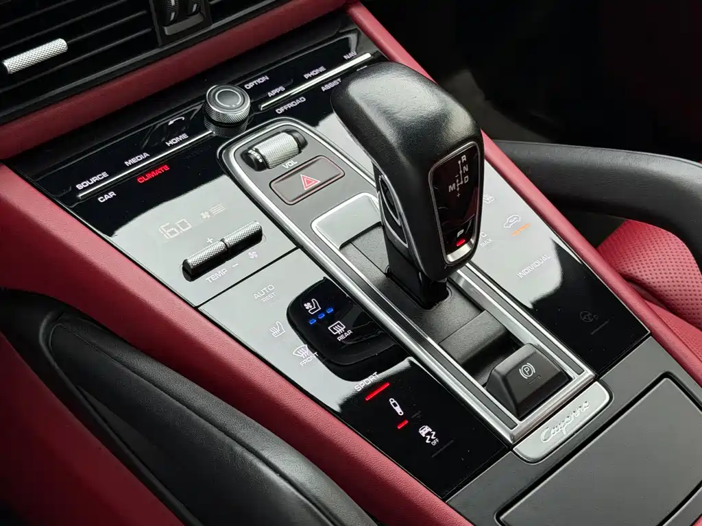 Porsche Cayenne 2019 — фото 11