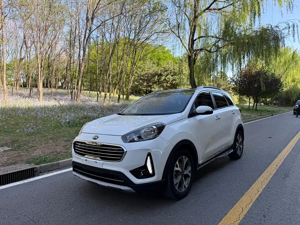Kia KX3 2016 — фото 1