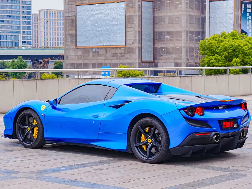 Ferrari F8 2021 — фото 19