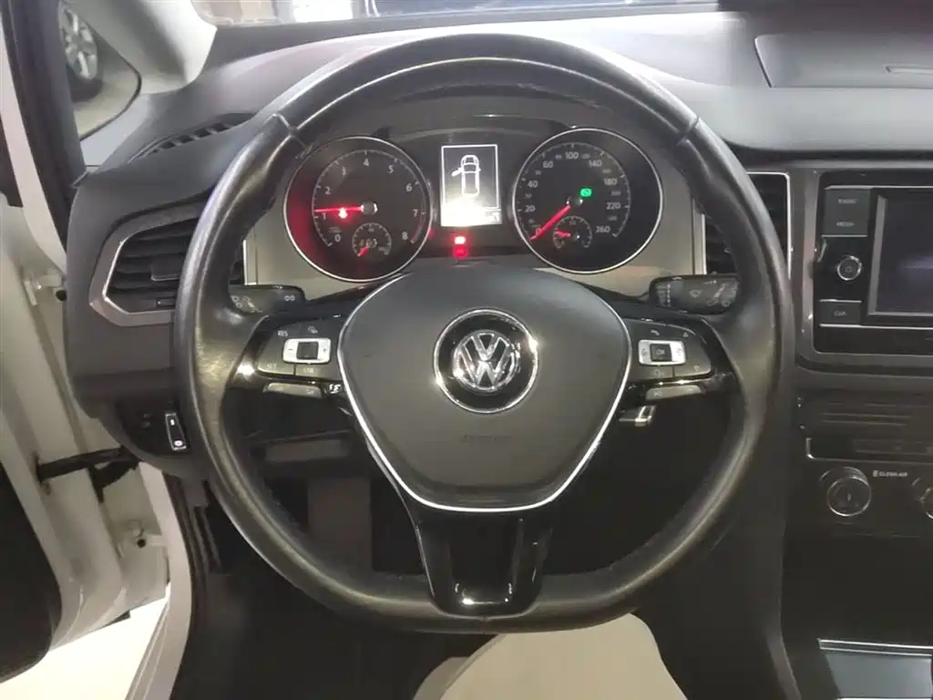 Volkswagen Golf Sportsvan 2018 — фото 11