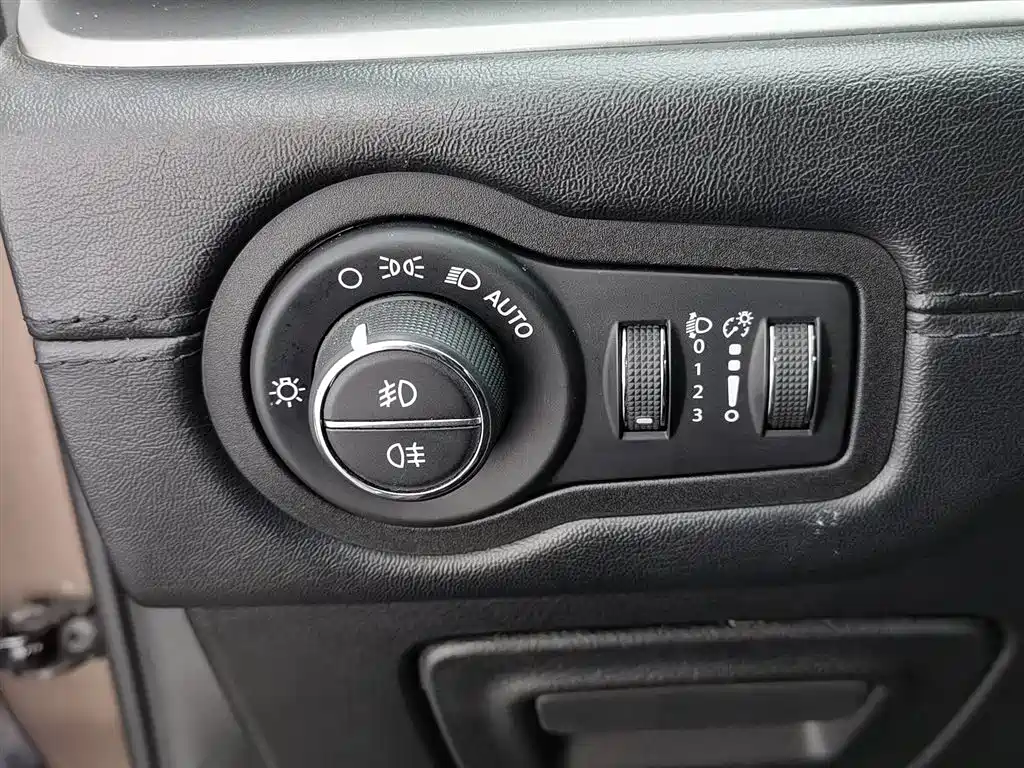 Jeep Commander 2019 — фото 21