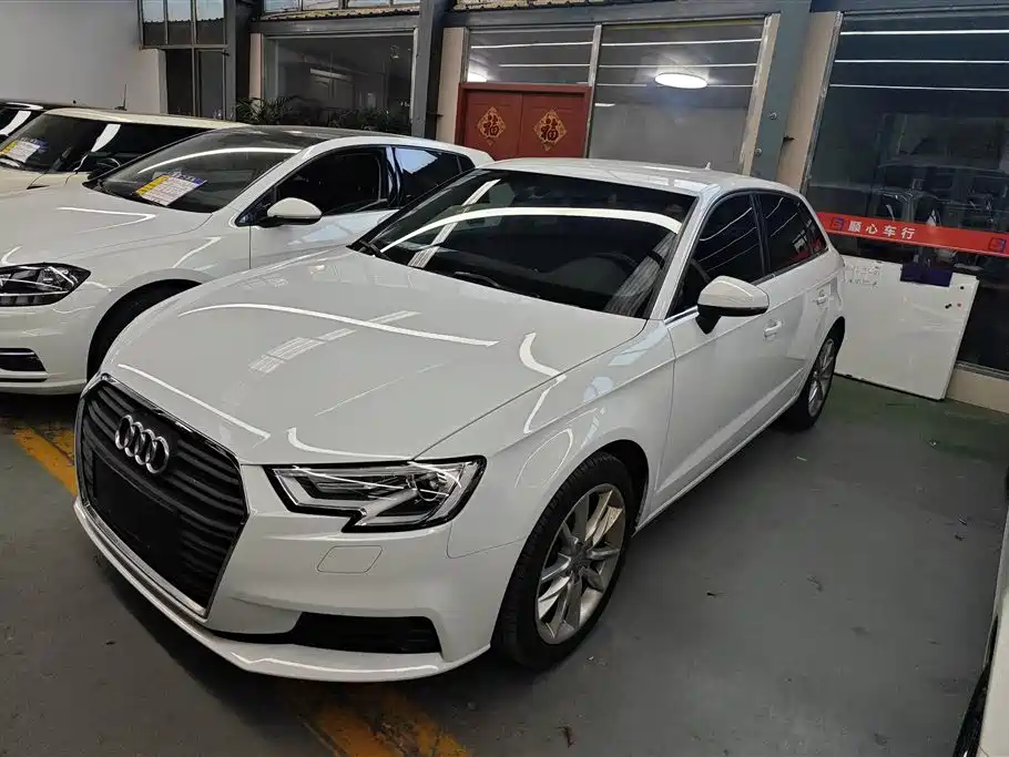 Audi A3 2018 — фото 1