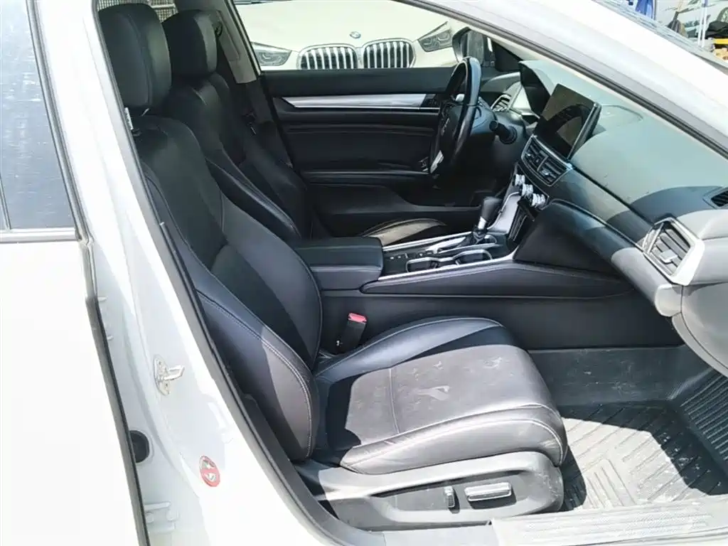 Honda Accord 2022 — фото 25