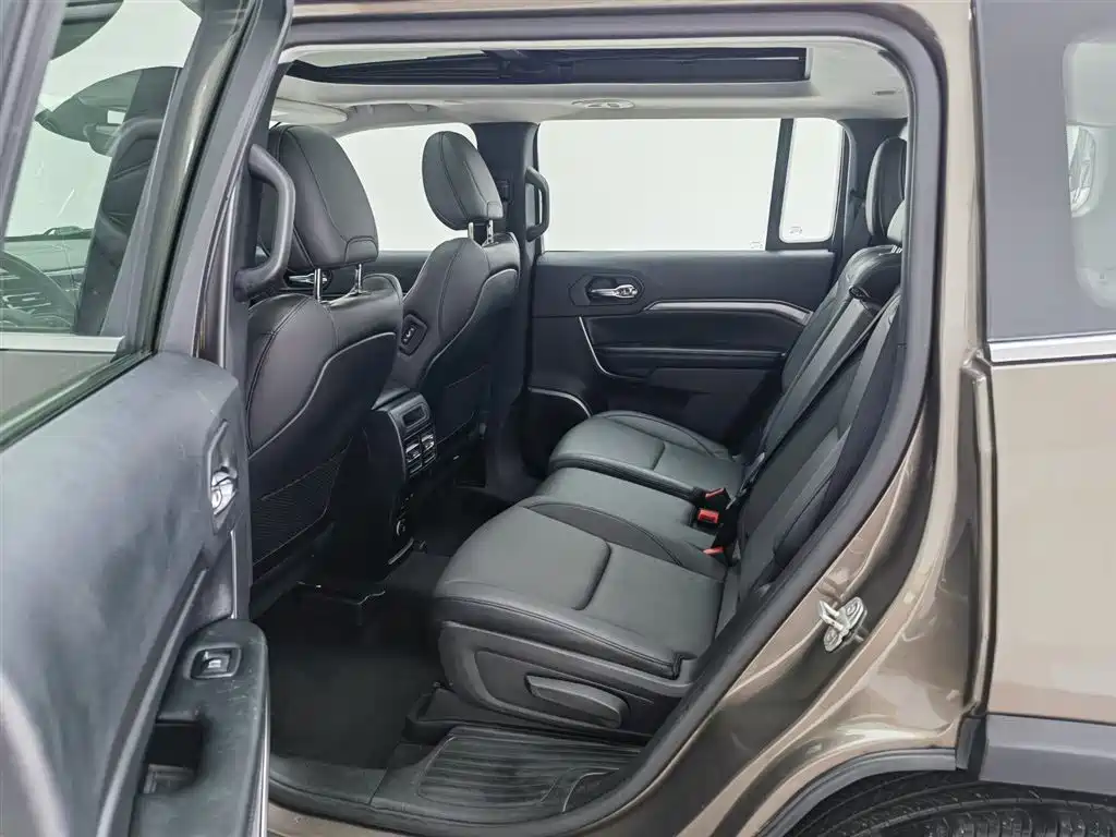 Jeep Commander 2019 — фото 15