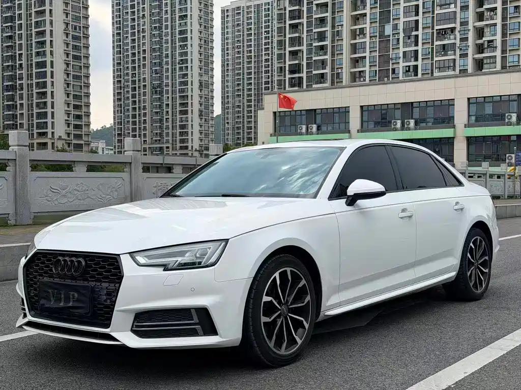 Audi A4L 2018 — фото 1