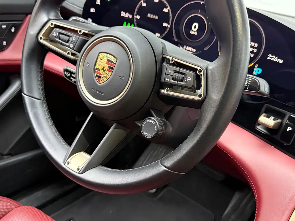 Porsche Taycan 2023 — фото 14