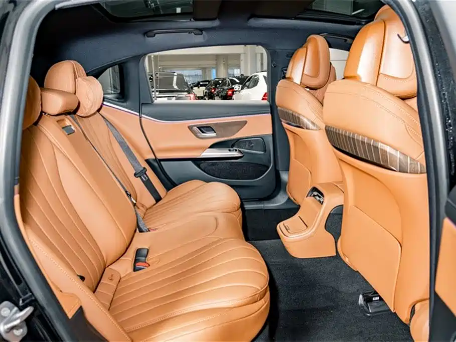 Mercedes-Benz E-Class 2025 — фото 20