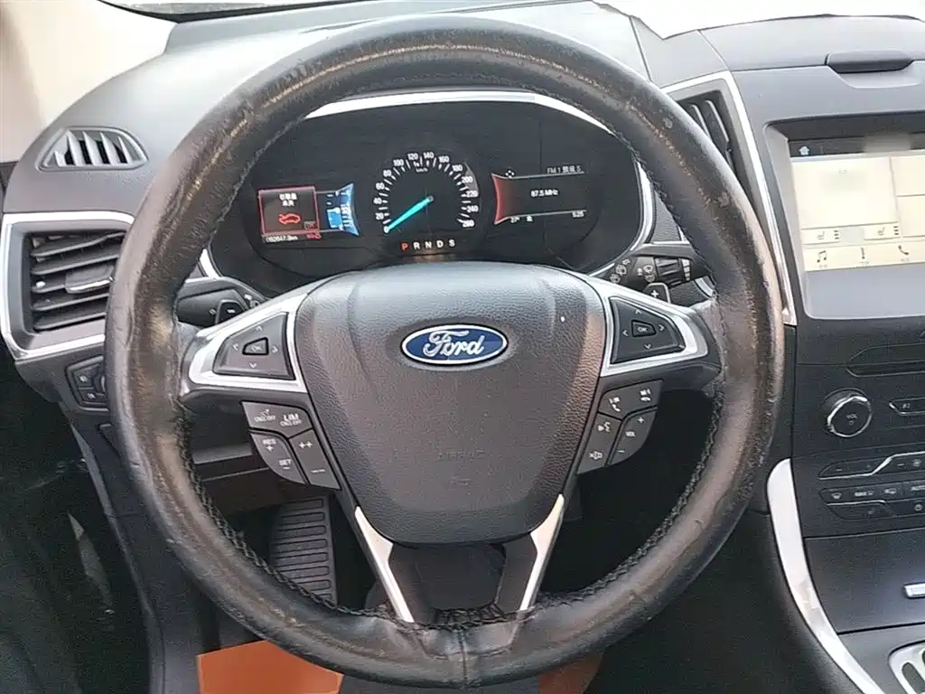 Ford Edge 2017 — фото 11