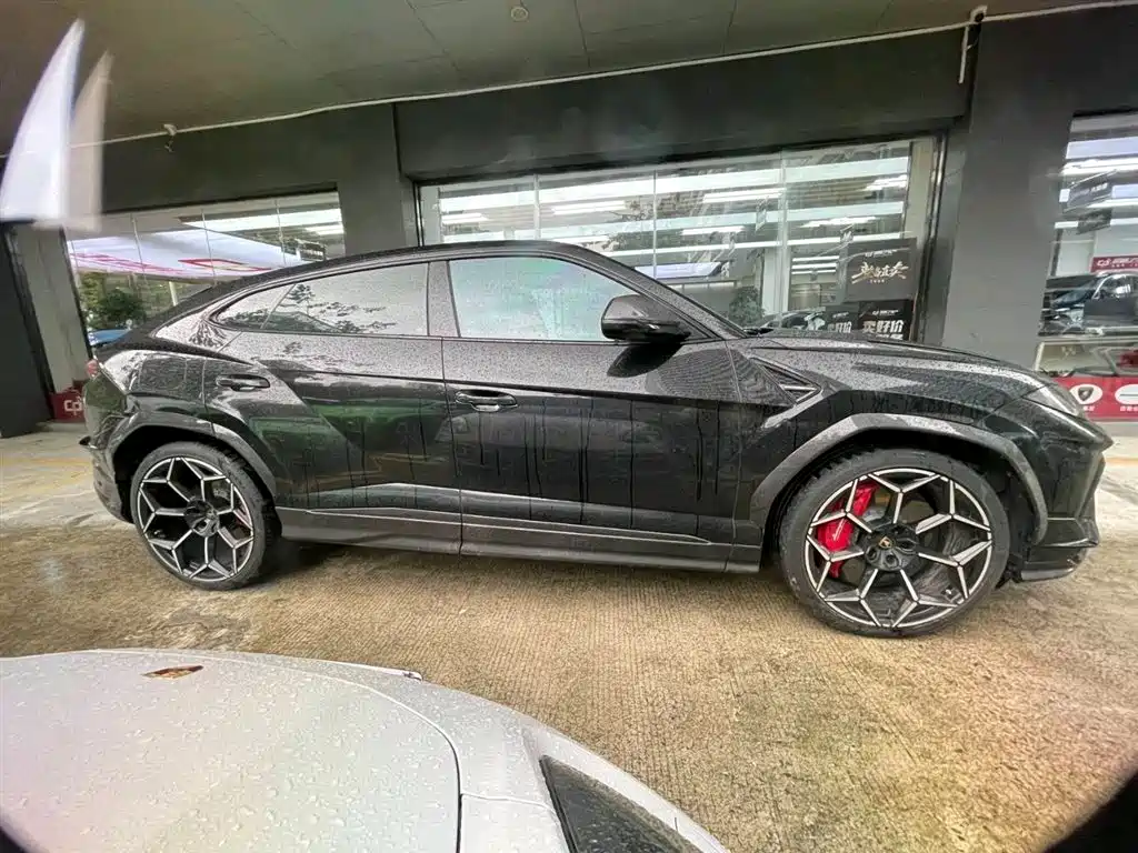Lamborghini Urus 2019 — фото 9