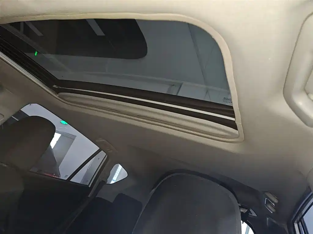 Toyota RAV4 2019 — фото 18