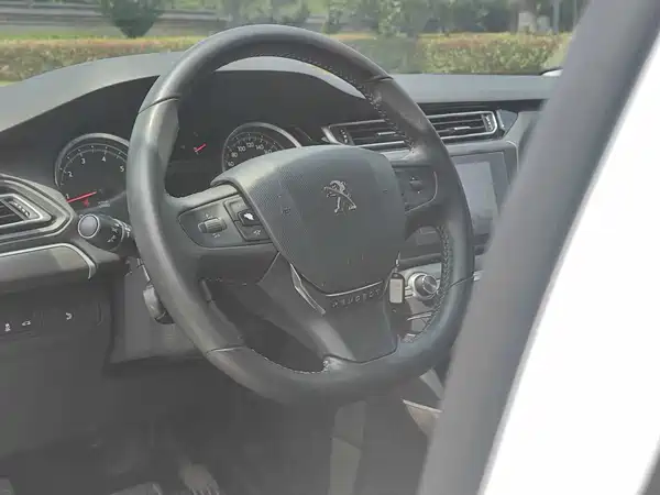 Peugeot 408 2016