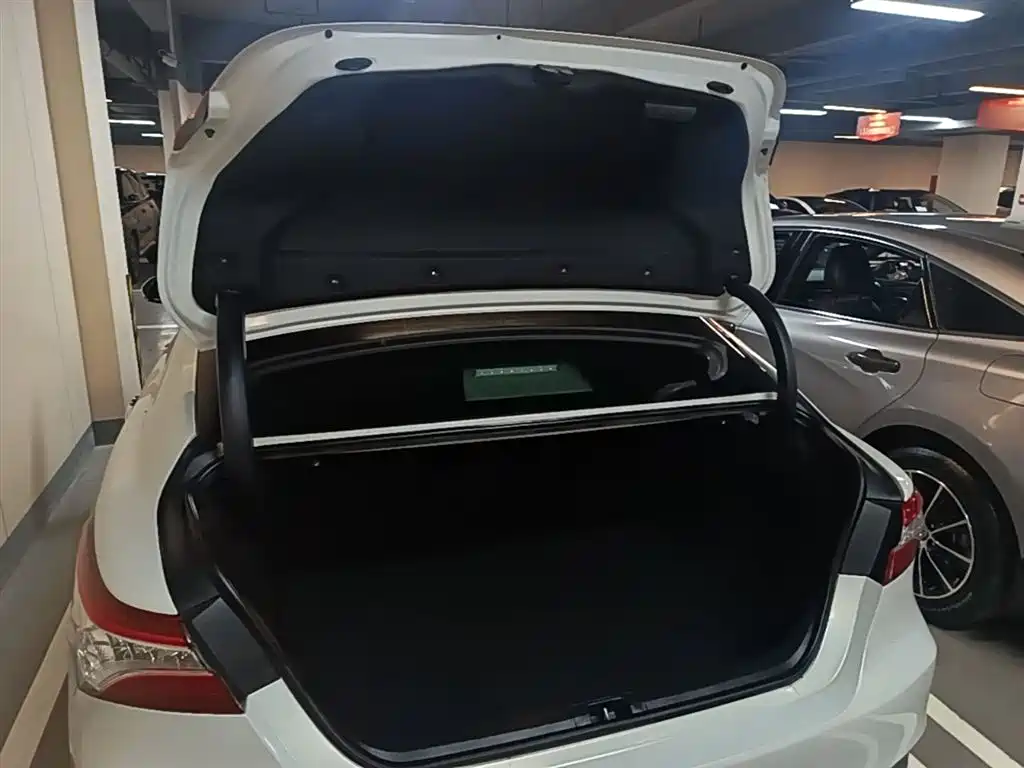 Toyota Camry 2021 — фото 21