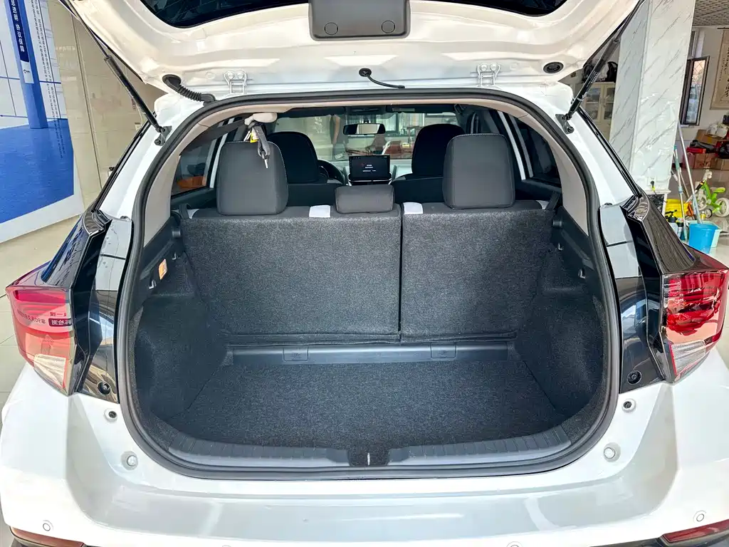 Toyota Yaris L 2022 — фото 20