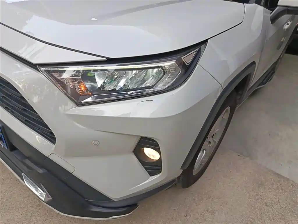 Toyota RAV4 2020 — фото 18